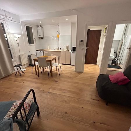Paris Sacre Coeur Montmartre Et Tour Eiffel, 8 People, Apartment Exterior photo