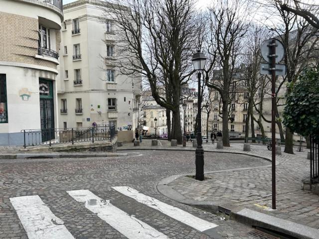 Paris Sacre Coeur Montmartre Et Tour Eiffel, 8 People, Apartment Exterior photo
