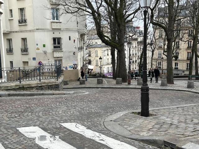Paris Sacre Coeur Montmartre Et Tour Eiffel, 8 People, Apartment Exterior photo