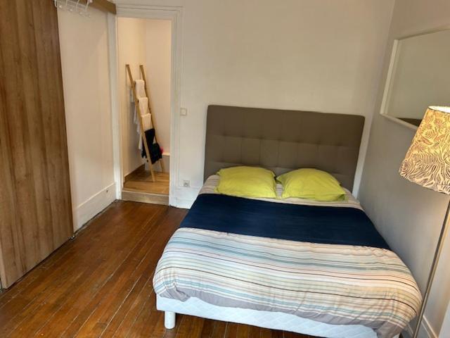 Paris Sacre Coeur Montmartre Et Tour Eiffel, 8 People, Apartment Exterior photo