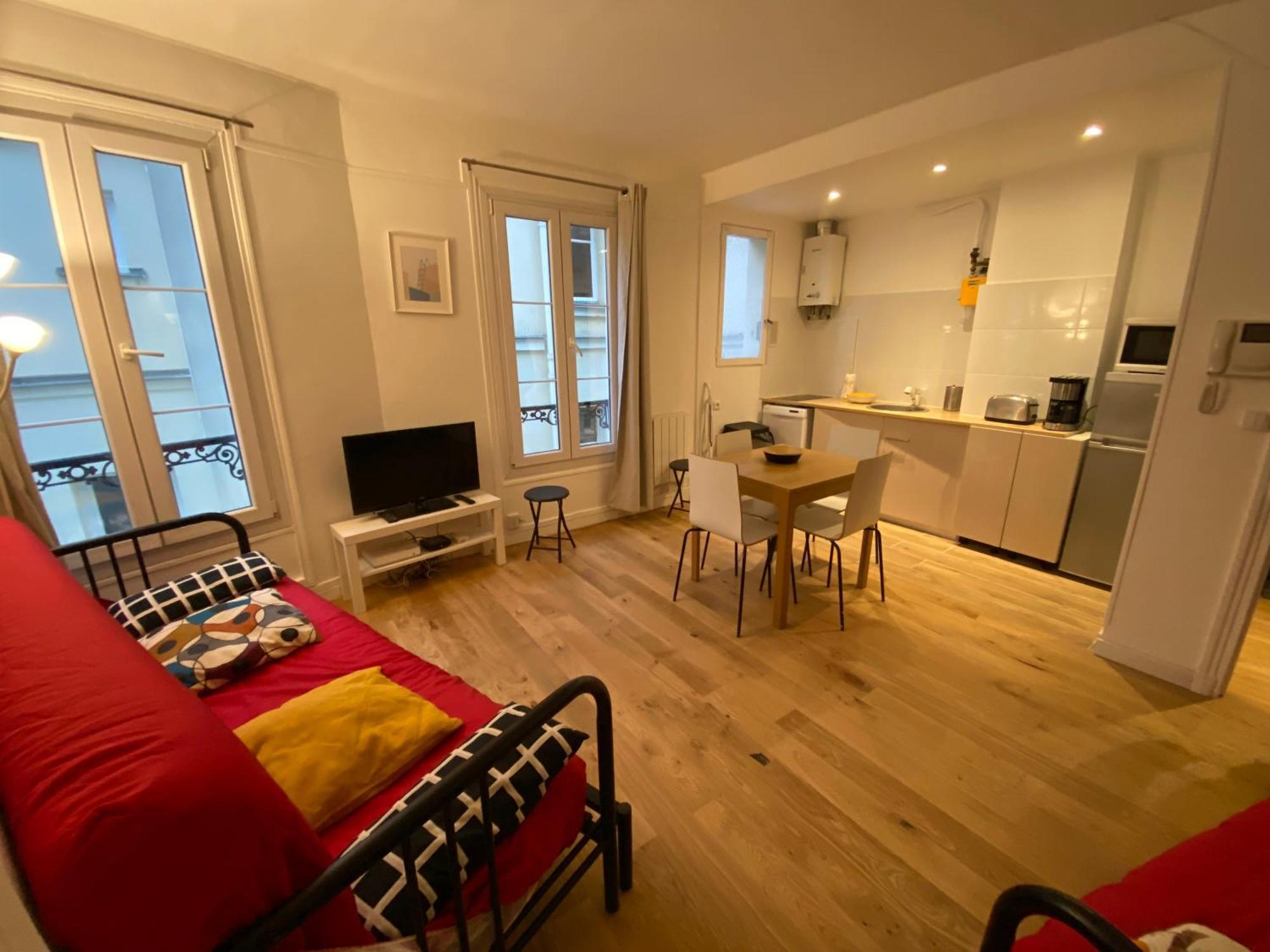 Paris Sacre Coeur Montmartre Et Tour Eiffel, 8 People, Apartment Exterior photo