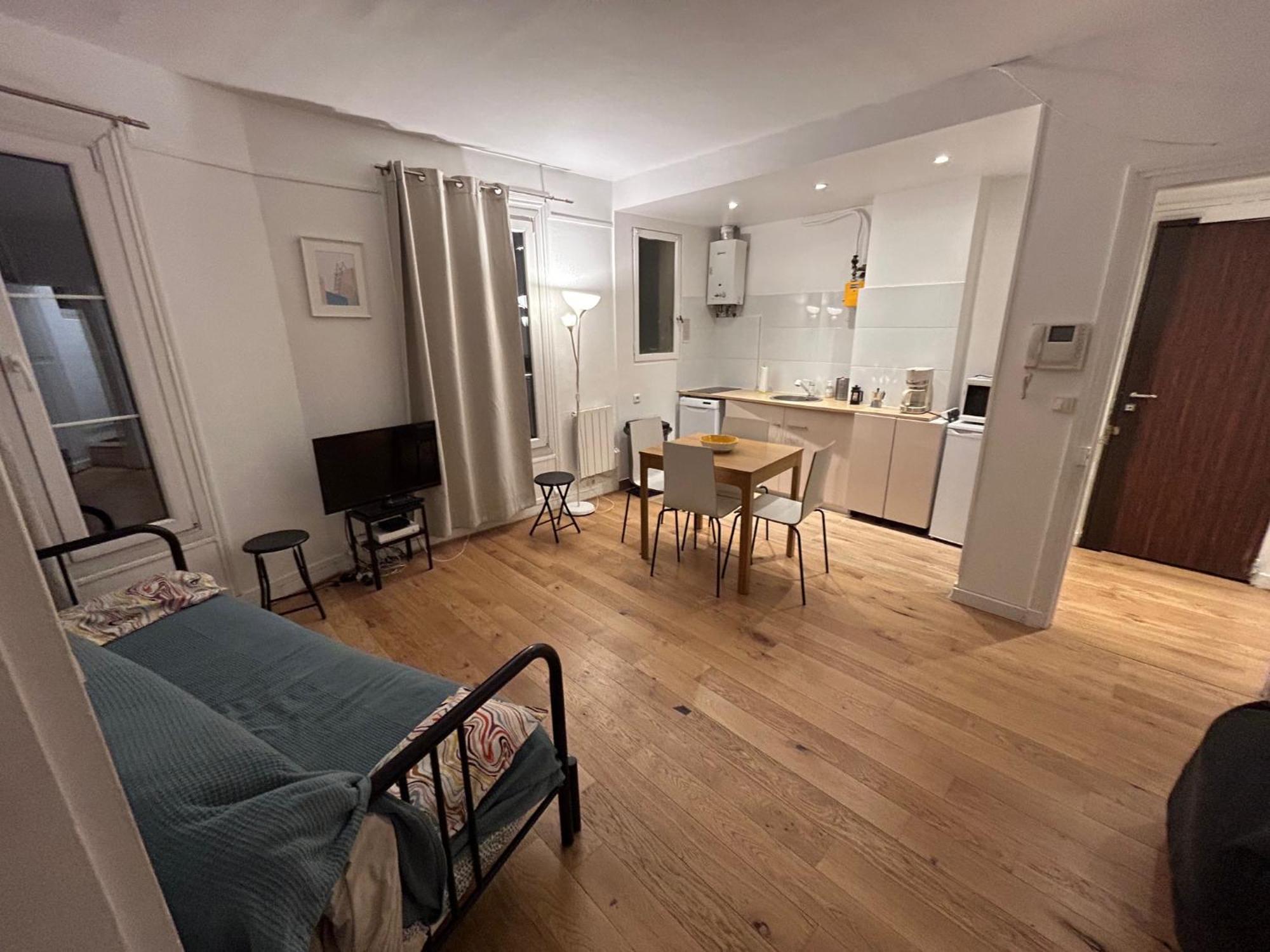 Paris Sacre Coeur Montmartre Et Tour Eiffel, 8 People, Apartment Exterior photo